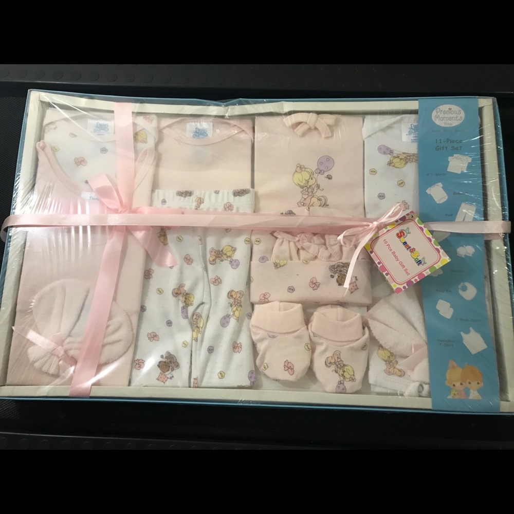 Baby clothes gift set